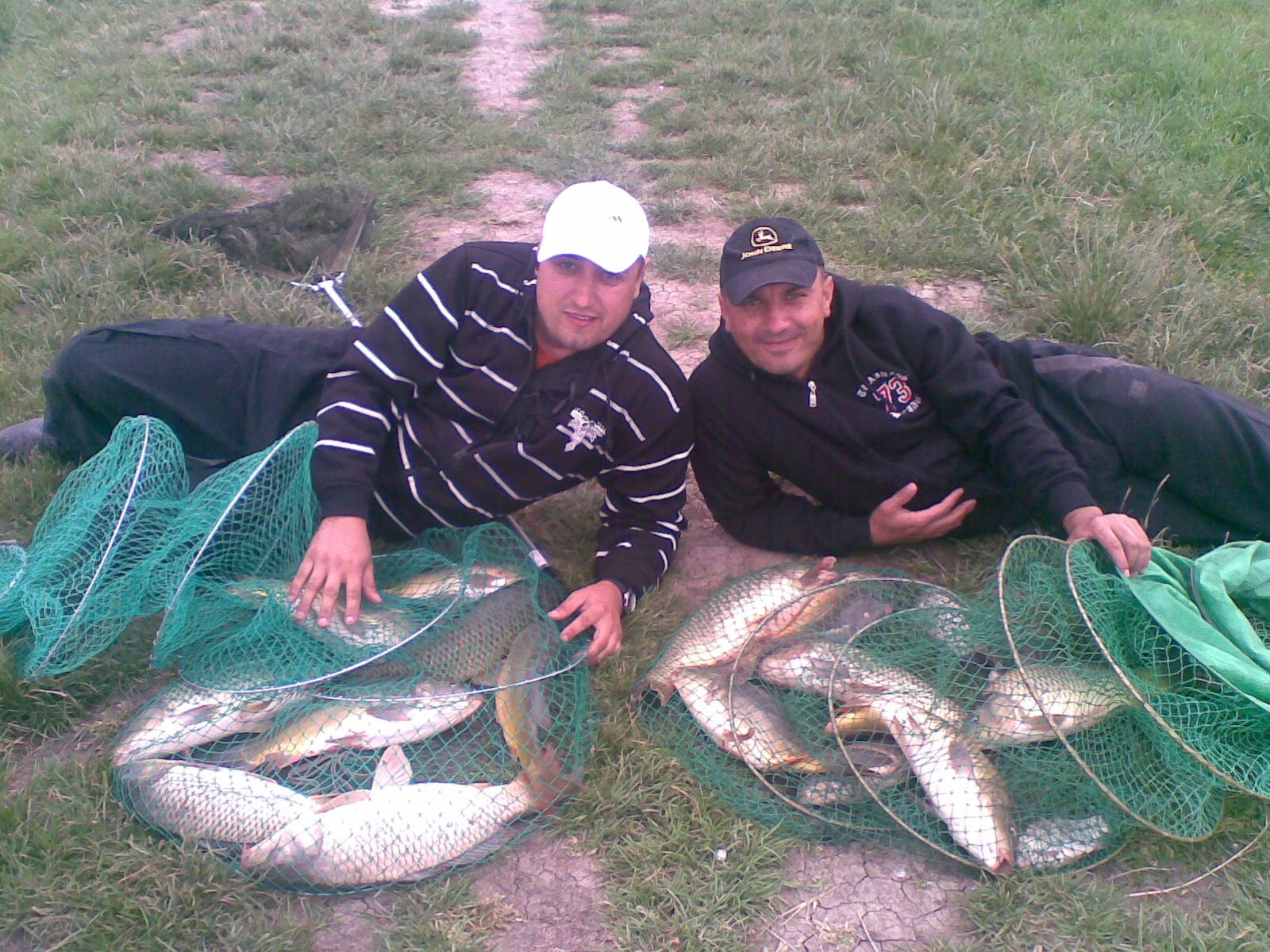 pescuit la sanpaul harghita cu colegii - 30052013007.jpg